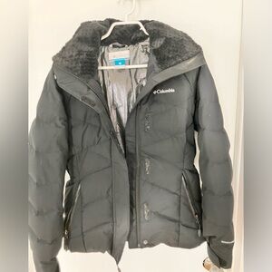 Columbia Black Quilted Puff Jacket with a hood and fuzzy collar